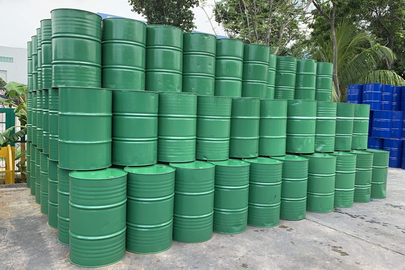 Specialized Drum Logistics – Steel & HDPE Expertise